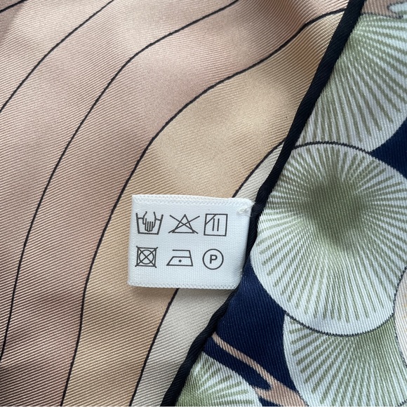 Large Square Scarf - Picture 4 of 4